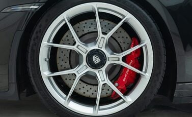 Porsche 911 GT3 TOURING (992) 29