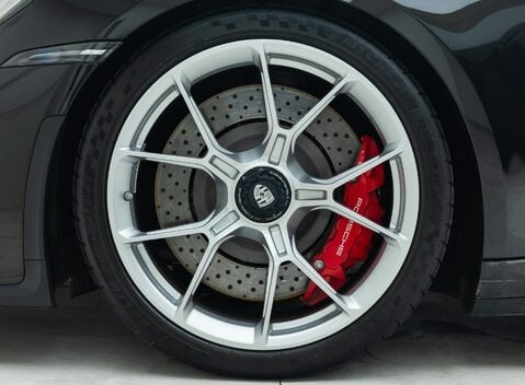 Porsche 911 GT3 TOURING (992) 29