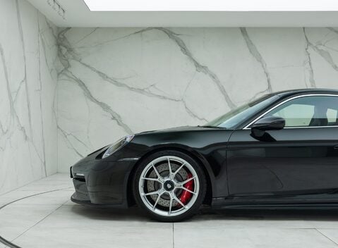 Porsche 911 GT3 TOURING (992) 36