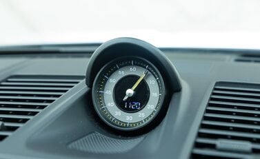 Porsche 911 GT3 TOURING (992) 20