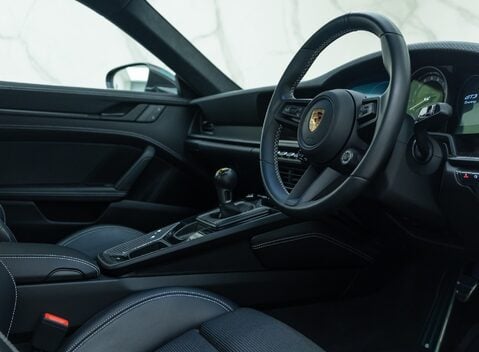 Porsche 911 GT3 TOURING (992) 14