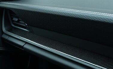 Porsche 911 GT3 TOURING (992) 23