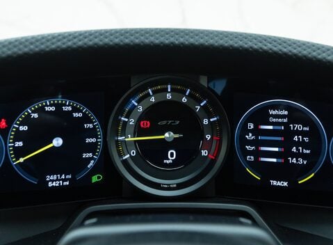 Porsche 911 GT3 TOURING (992) 19