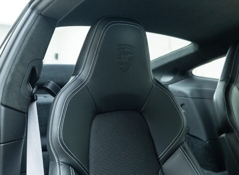 Porsche 911 GT3 TOURING (992) 16