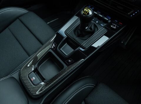 Porsche 911 GT3 TOURING (992) 25