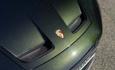 Porsche 911 GT3 TOURING (992) 3