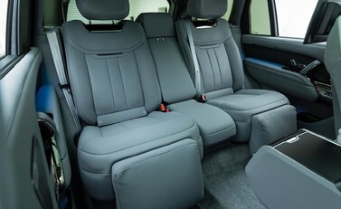 Land Rover Range Rover P615 SV LWB 18