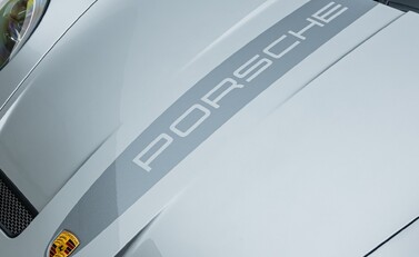 Porsche 911 GT3 TOURING (992) 33