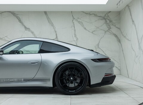 Porsche 911 GT3 TOURING (992) 40