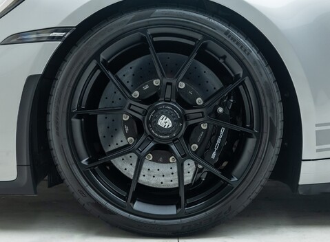 Porsche 911 GT3 TOURING (992) 29