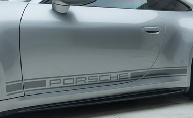 Porsche 911 GT3 TOURING (992) 36