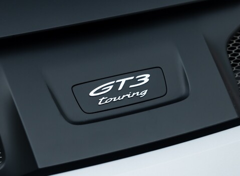 Porsche 911 GT3 TOURING (992) 37