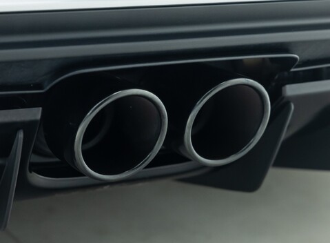 Porsche 911 GT3 TOURING (992) 38