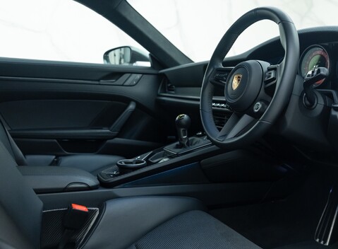 Porsche 911 GT3 TOURING (992) 13