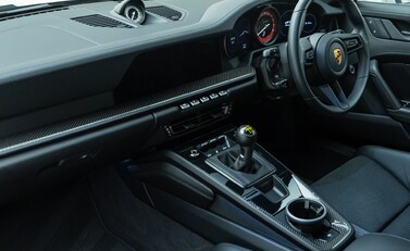 Porsche 911 GT3 TOURING (992) 17