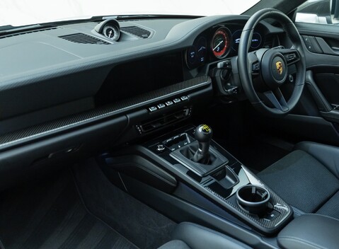 Porsche 911 GT3 TOURING (992) 17