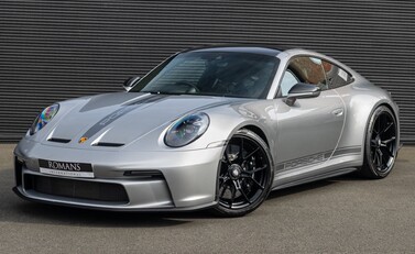 Porsche 911 GT3 TOURING (992) 2