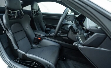 Porsche 911 GT3 TOURING (992) 14