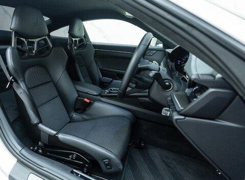 Porsche 911 GT3 TOURING (992) 14