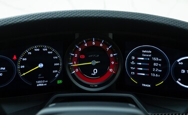 Porsche 911 GT3 TOURING (992) 18