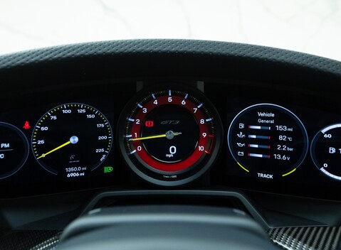 Porsche 911 GT3 TOURING (992) 18