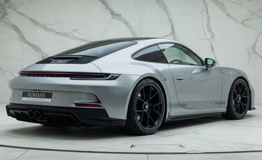 Porsche 911 GT3 TOURING (992) 6