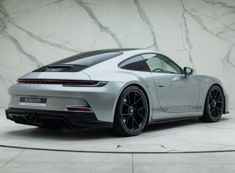 Porsche 911 GT3 TOURING (992) 6