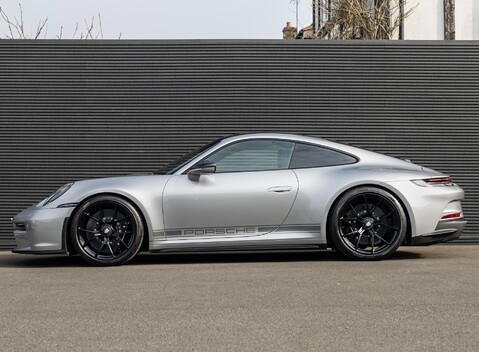 Porsche 911 GT3 TOURING (992) 3