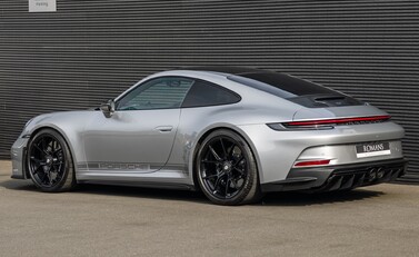 Porsche 911 GT3 TOURING (992) 4
