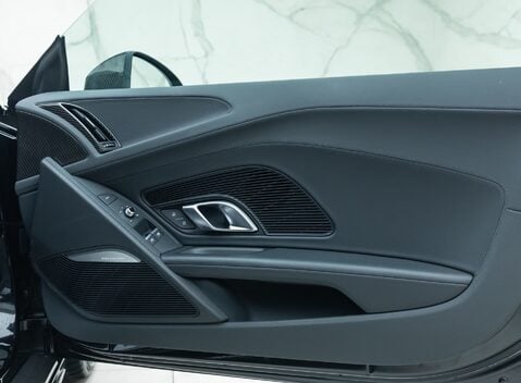 Audi R8 V10 PERFORMANCE CARBON BLACK 23