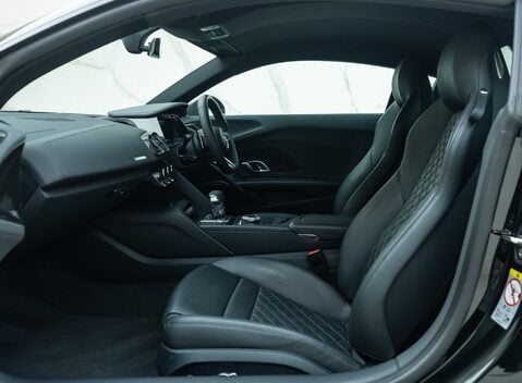 Audi R8 V10 PERFORMANCE CARBON BLACK 15