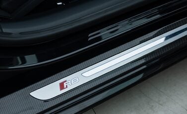 Audi R8 V10 PERFORMANCE CARBON BLACK 22