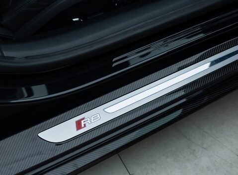 Audi R8 V10 PERFORMANCE CARBON BLACK 22