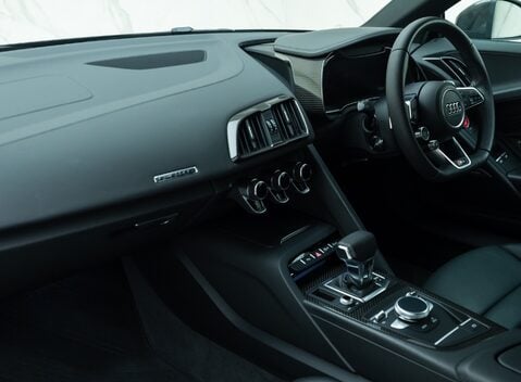 Audi R8 V10 PERFORMANCE CARBON BLACK 16