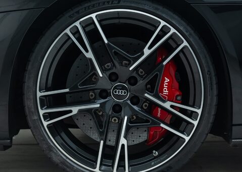 Audi R8 V10 PERFORMANCE CARBON BLACK