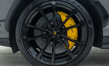 Lamborghini Urus S 29