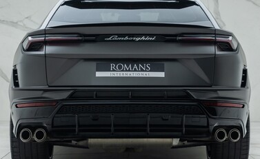 Lamborghini Urus S 8