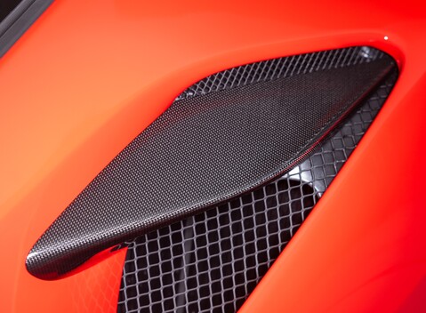 Ferrari F8 Tributo 37