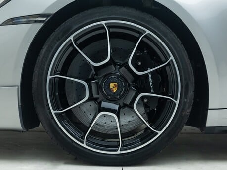 Porsche 911 Turbo S (992)