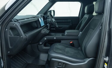 Land Rover Defender 90 V8 CARPATHIAN EDITION 18
