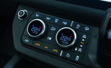 Land Rover Defender 90 V8 CARPATHIAN EDITION 22