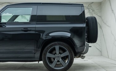 Land Rover Defender 90 V8 P525 32