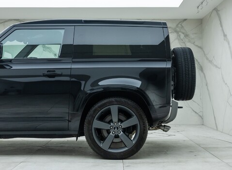 Land Rover Defender 90 V8 P525 32