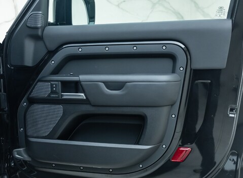Land Rover Defender 90 V8 P525 24
