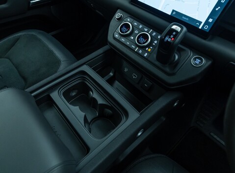 Land Rover Defender 90 V8 P525 22
