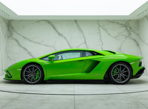 Lamborghini Aventador S LP 740-4 5