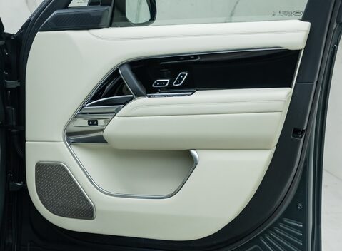 Land Rover Range Rover D350 AUTOBIOGRAPHY LWB 28