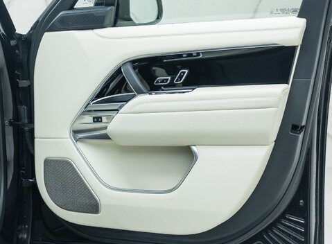 Land Rover Range Rover D350 AUTOBIOGRAPHY LWB 28