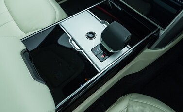 Land Rover Range Rover D350 AUTOBIOGRAPHY LWB 26