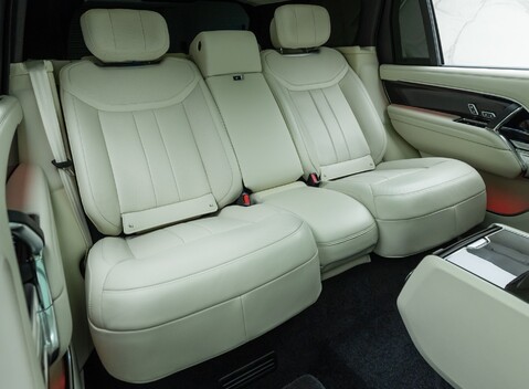 Land Rover Range Rover D350 AUTOBIOGRAPHY LWB 17